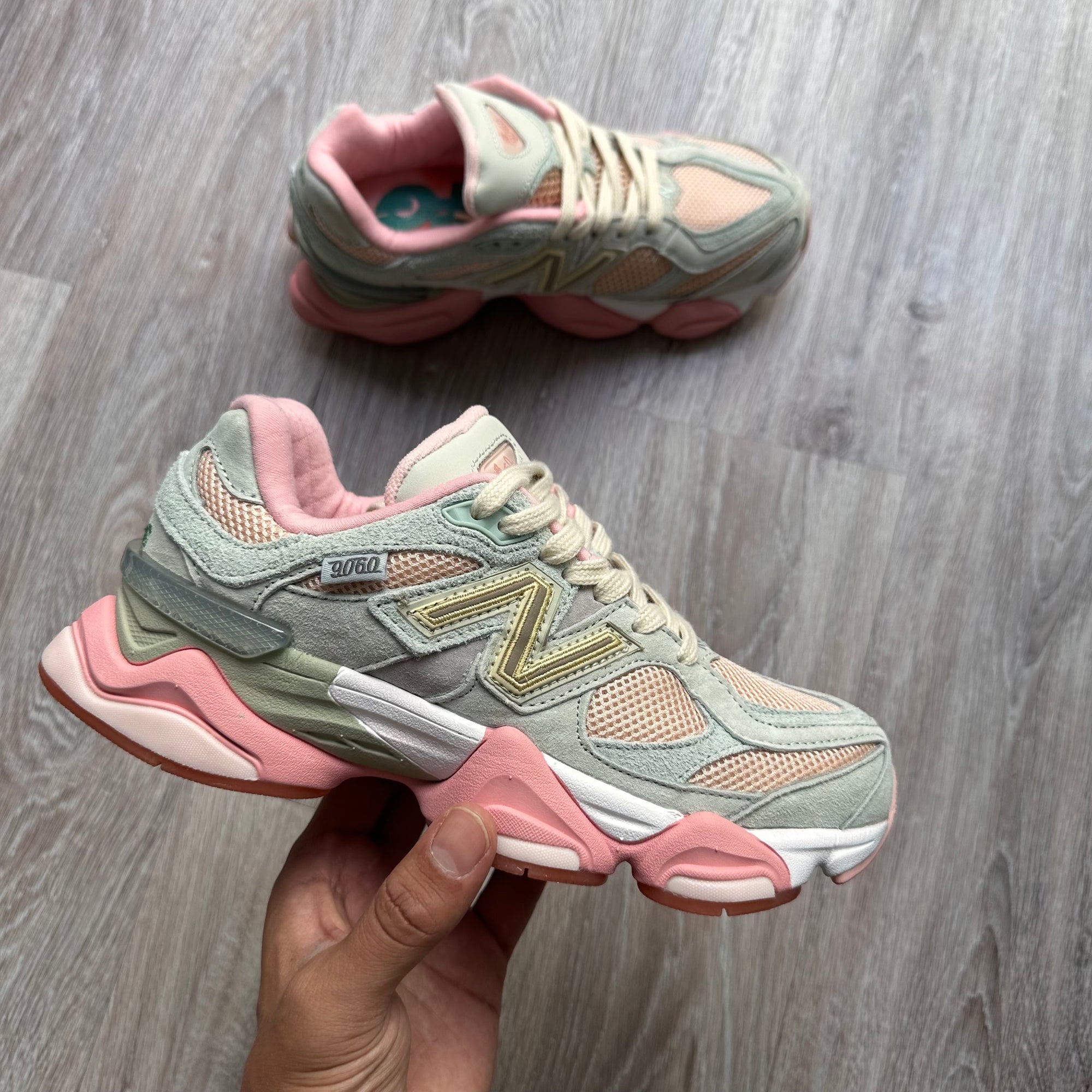 Lila’s sneakers 9060 New Balance
