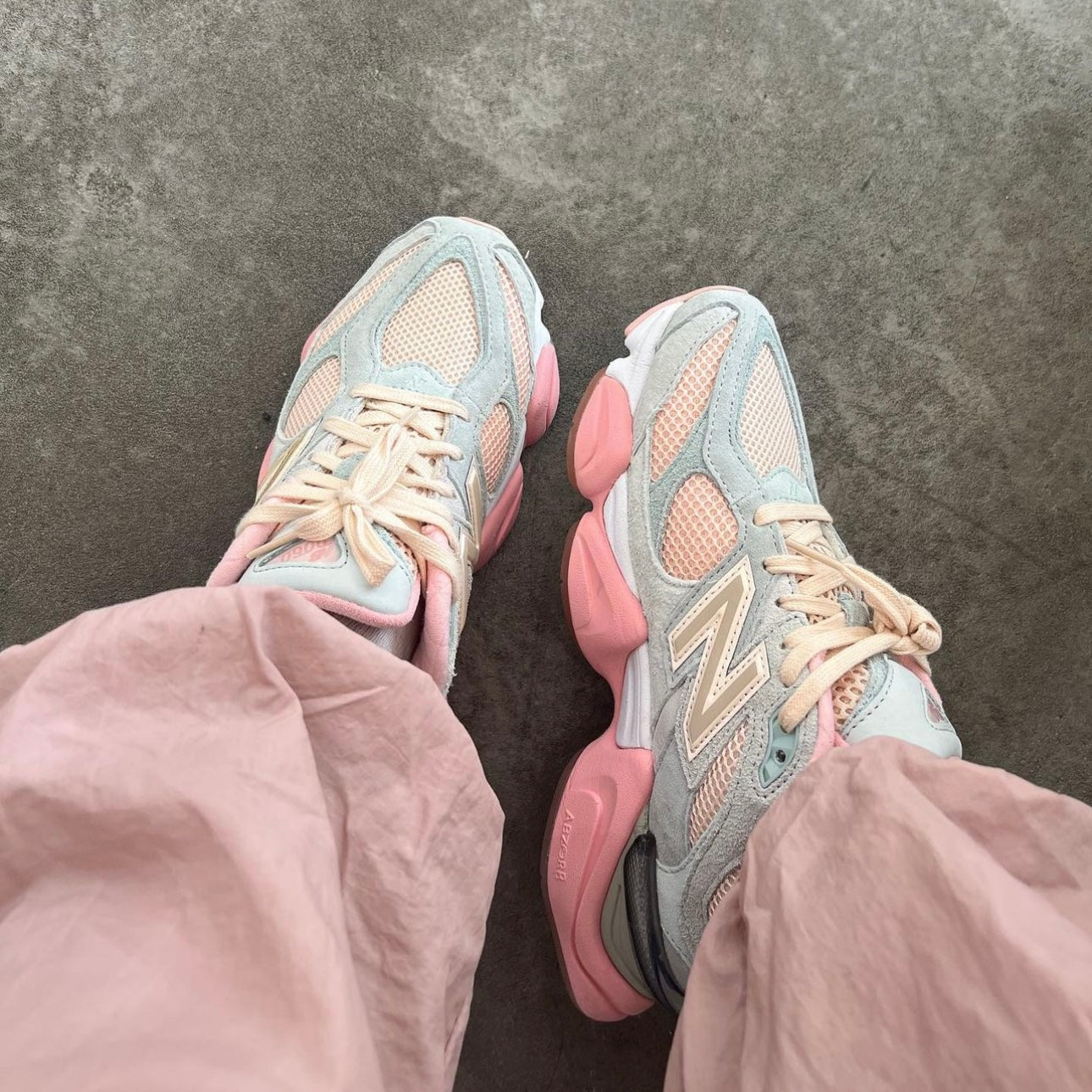 Lila’s sneakers 9060 New Balance