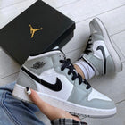 Sneakers - Air Jordan Gray