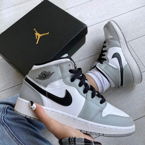 Sneakers - Air Jordan Gray